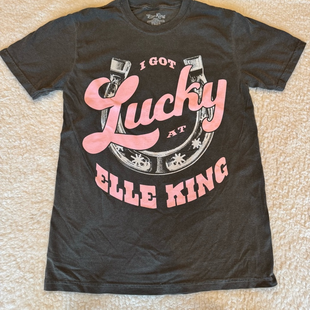 Elle King Tour 2023 Graphic Tee Black Pink Lucky Horseshoe Concert‎ Shirt